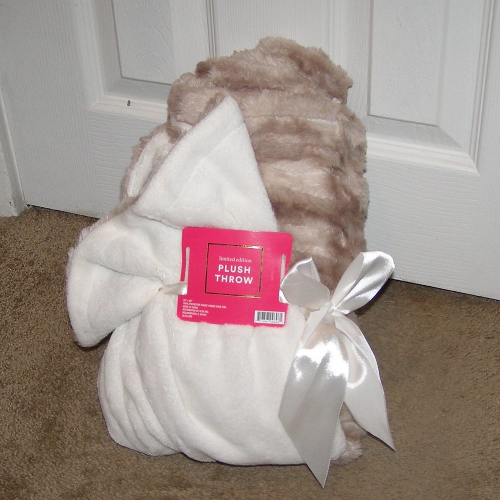 NEW Ulta Beautiful Plush throw Blanket Cappuccino color